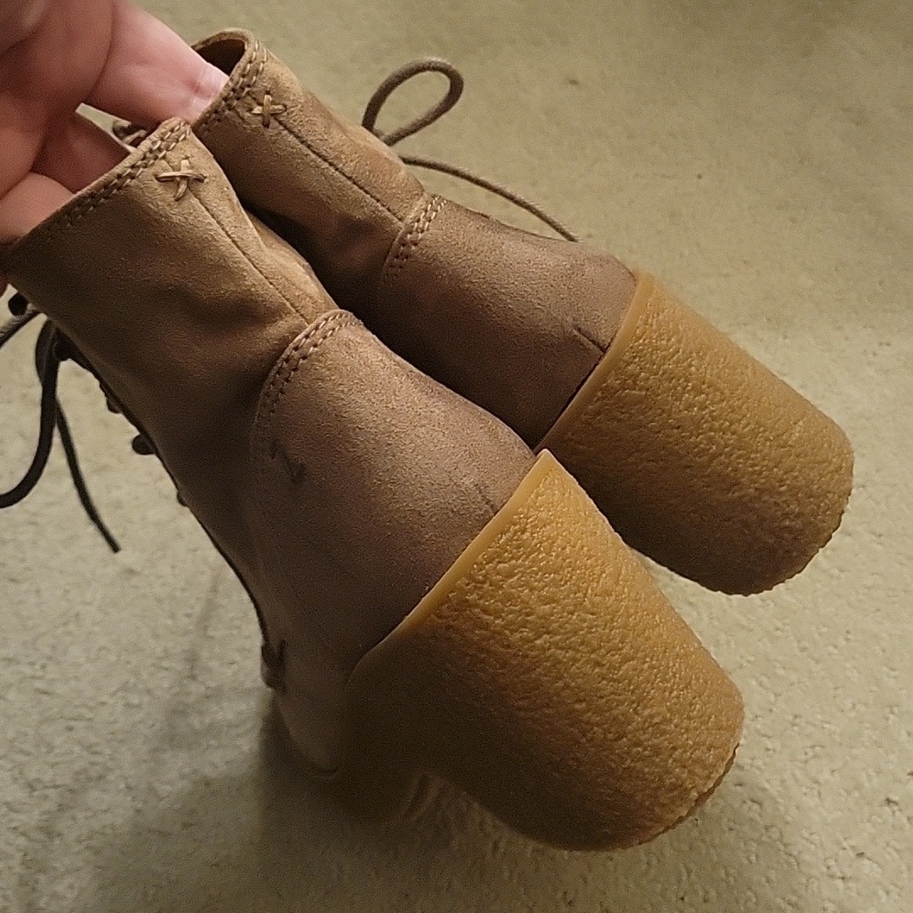 NEW! ZODIAC Talula Vegan Suede Faux Lace Up Wedge Ankle Booties 6. - Picture 5 of 8